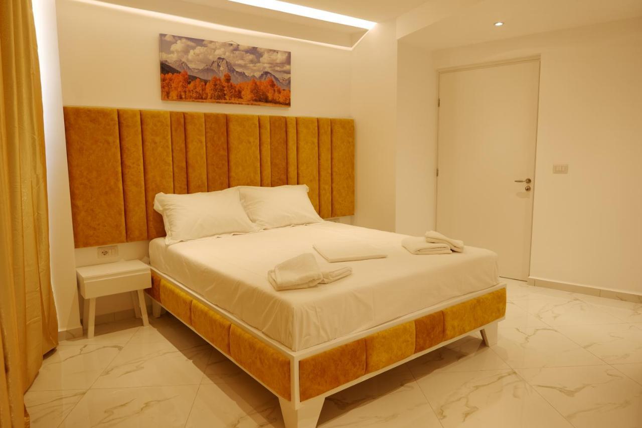 Lumi Hotel Sarandë Exteriör bild