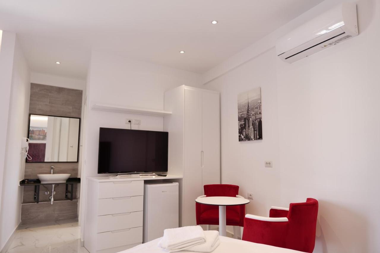 Lumi Hotel Sarandë Exteriör bild