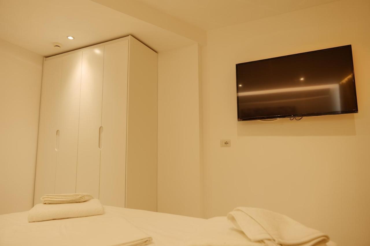 Lumi Hotel Sarandë Exteriör bild